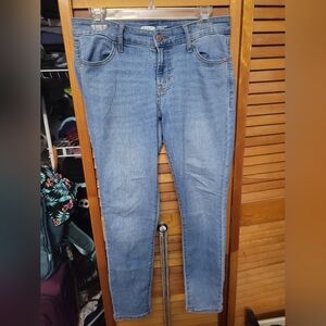 Mid rise skinny jeans
